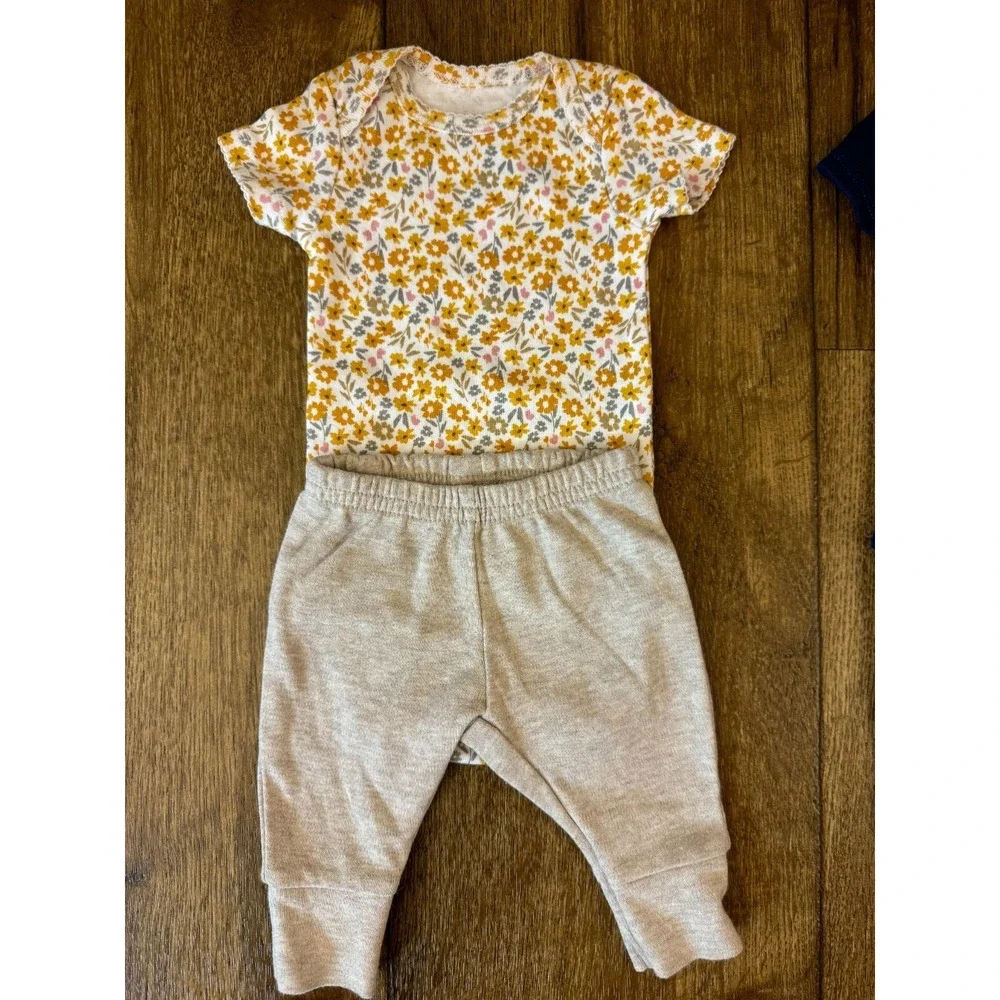 Carters Baby‎ Rompers Outfits Girl Newborn Shorts Shirts Bodysuits Clothes Lot